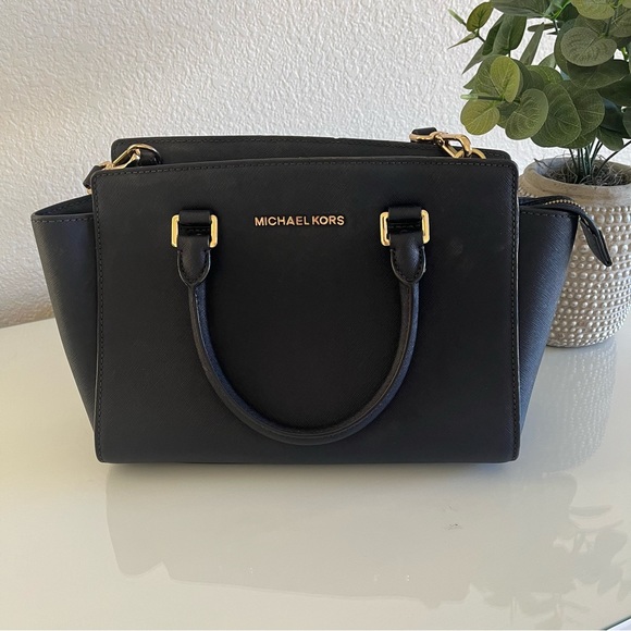 Michael Kors Navy‎ Blue Handbag - Picture 1 of 8